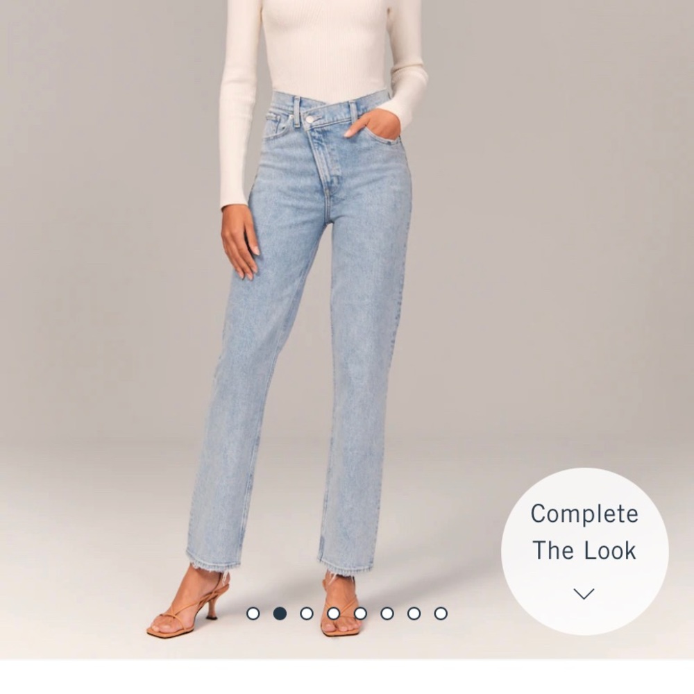 NWT Ultra High Rise 90s Straight Jean Light Wash 6R